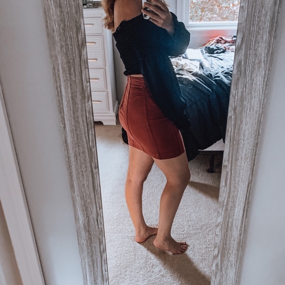 Orange mini skirt - Picture 2 of 2